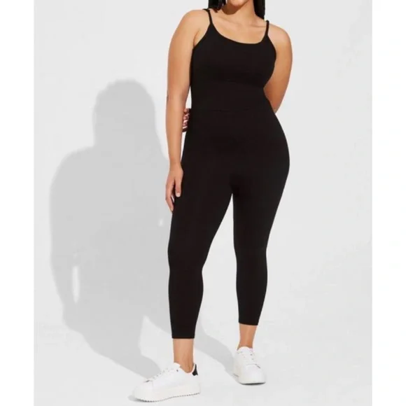 🆕 Black Cropped Laced Back One Piece Lace Up Jumpsuit 2 2X 18 20 NWT Torrid New - Picture 2 of 6